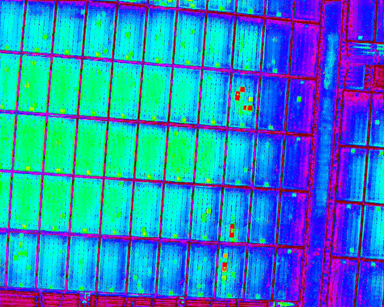 Dronnit - Thermographie par drone - Panneaux Solaires