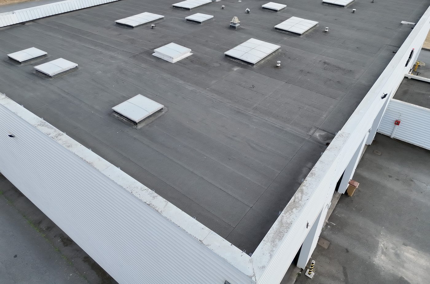Toiture-terrasse étanchée, couverte en passes obliques